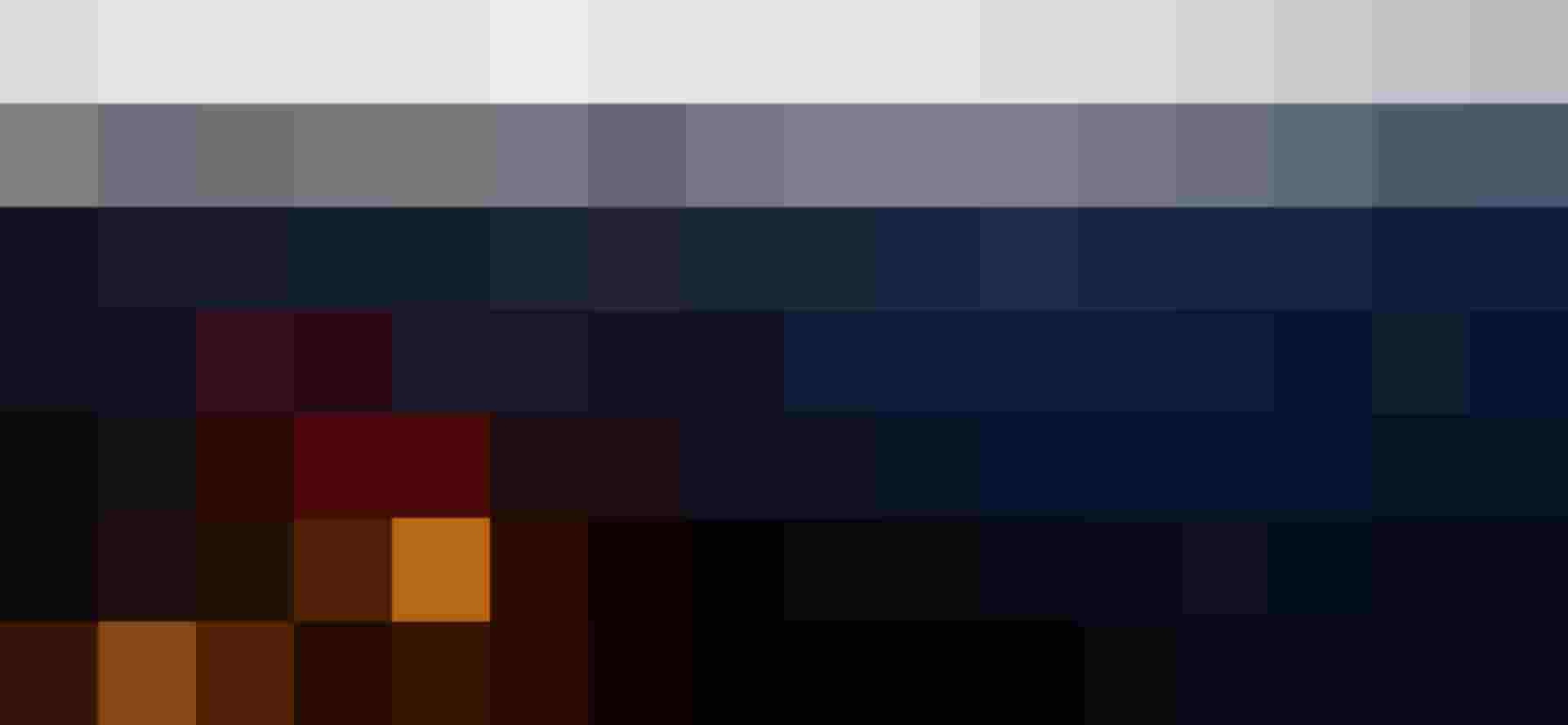 Avondlijk bergpanorama met verlichte bergtoppen en uitkijkplatform in het wellnesshotel in het Salzburgerland