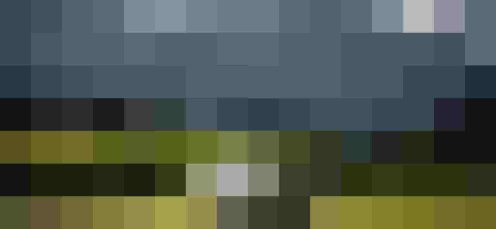 Golfball auf Abschlag mit Golfclub vor Bergpanorama im Salzburger Land Wellnesshotel