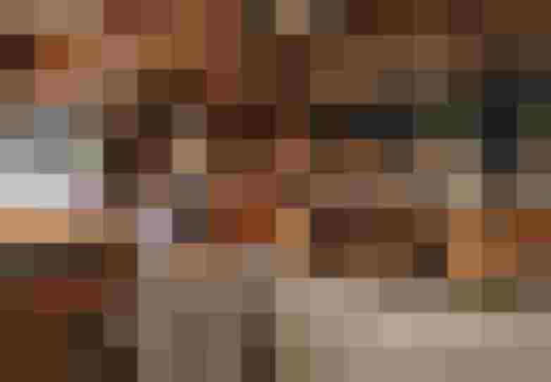 Frühstücksbuffet in rustikal-modernem Restaurantambiente