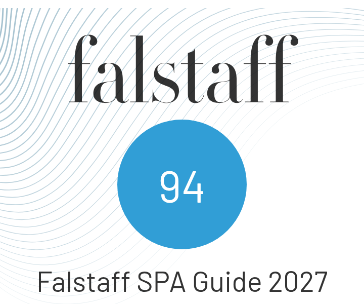 Falstaff SPA Guide 2027: 94 Punkte, dargestellt in einem blauen Kreis unter dem Falstaff-Schriftzug